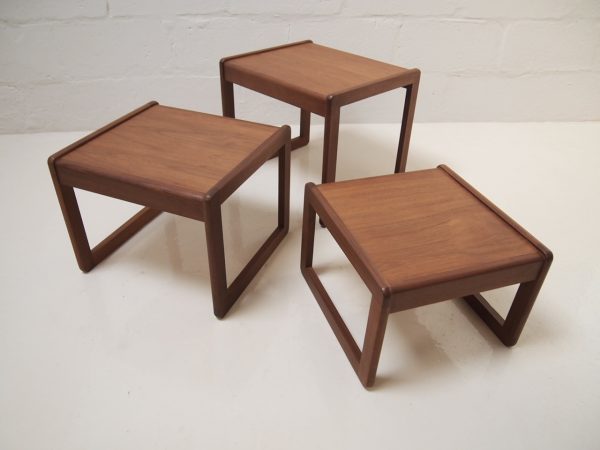 Set of teak nest of tables - Image 3