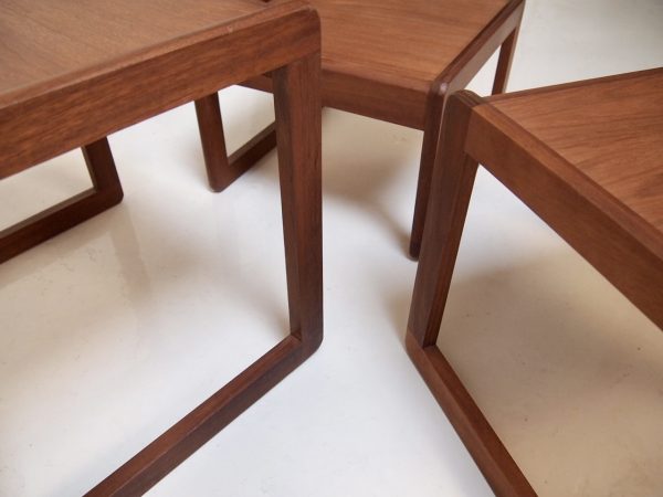 Set of teak nest of tables - Image 6