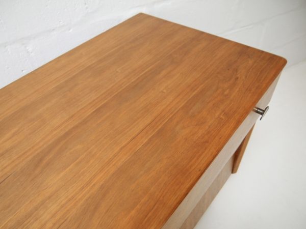 light Oak three drawer chest on splayed legs - Image 5