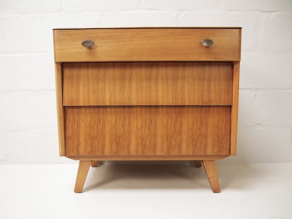 light Oak three drawer chest on splayed legs - Image 2