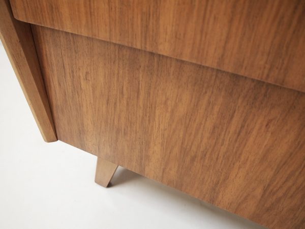 light Oak three drawer chest on splayed legs - Image 9