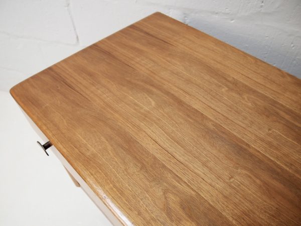 light Oak three drawer chest on splayed legs - Image 4