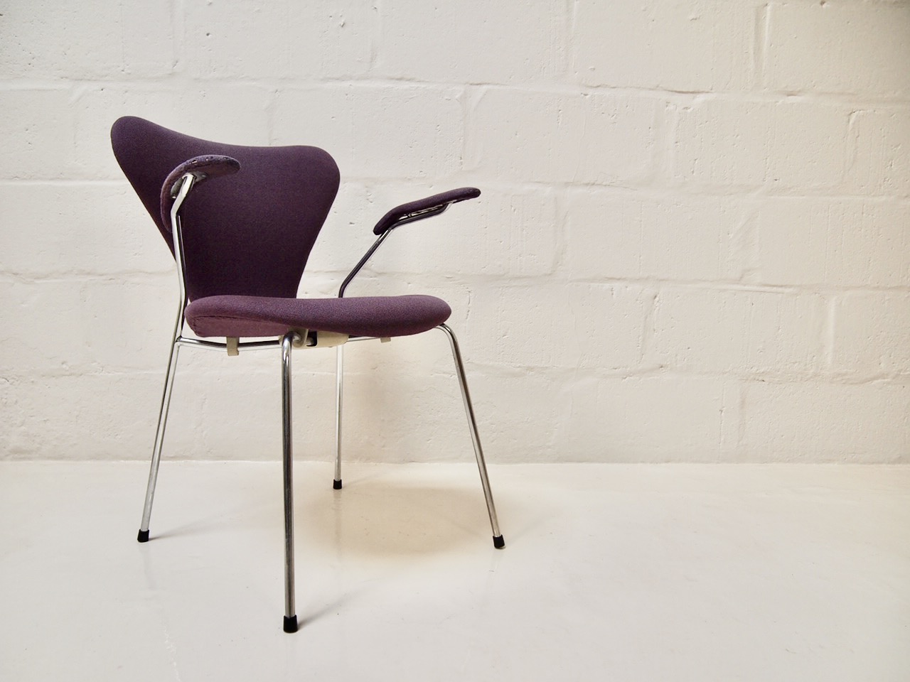Arne Jacobsen series 7 chair model 3207 - Image 2